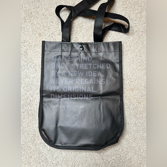 9 x 12 lululemon shopping bag - Picture 1 of 2